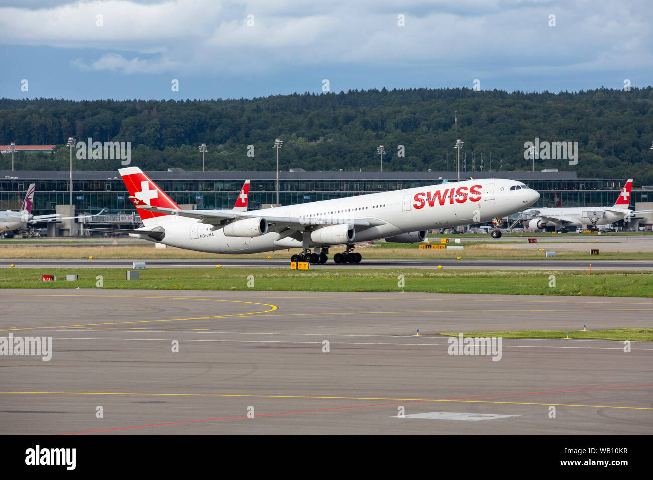 Airbus A340-313X, Reg: HB-JMA beim Abflug vom Flughafen Zurigo (ZRH). 15.08.2019 Foto Stock