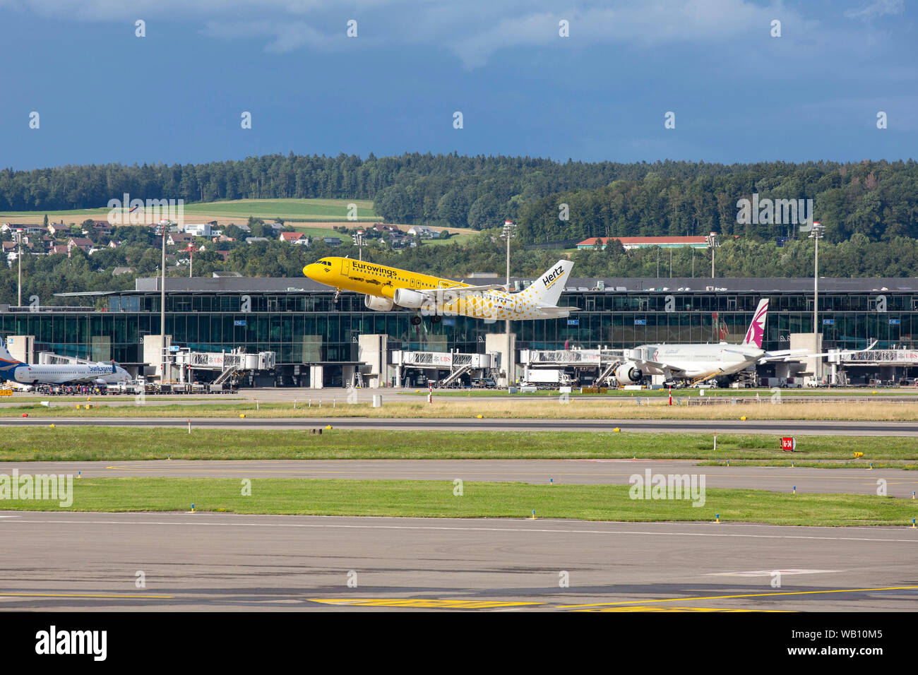 Eurowings, Typ: Airbus A320-214, Reg: D-ABDU beim Abflug vom Flughafen Zurigo (ZRH). 15.08.2019 Foto Stock