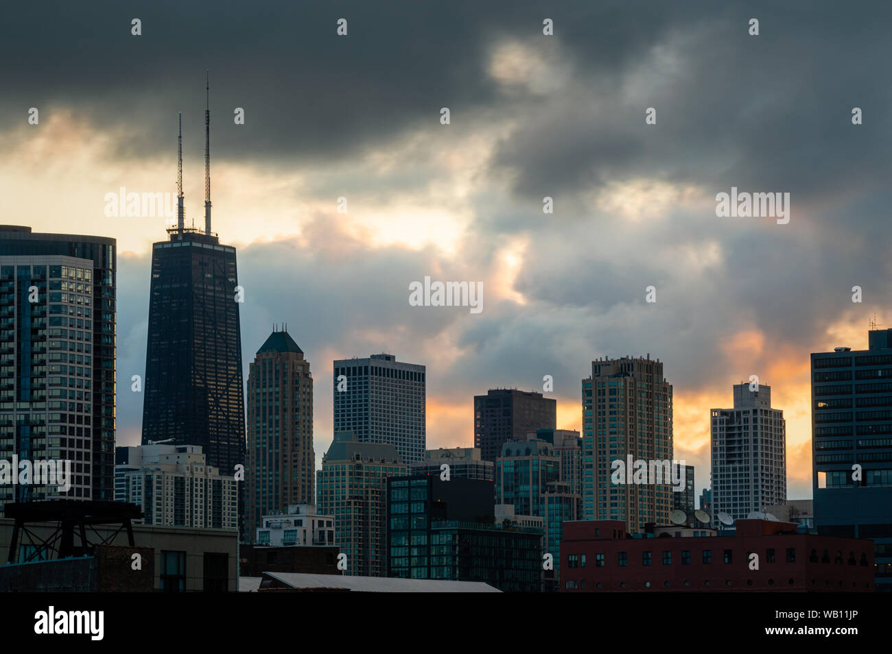 Moody sunrise nella città di Chicago. Paesaggio urbano. Foto Stock
