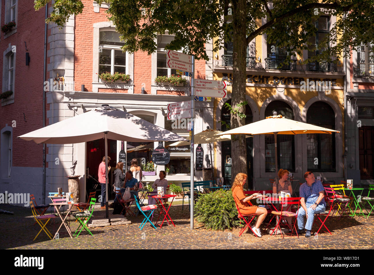 Caffè sulla piazza Fischmarkt, Aachen, Renania settentrionale-Vestfalia (Germania). Cafè am Fischmarkt, Aachen, Nordrhein-Westfalen, Deutschland. Foto Stock