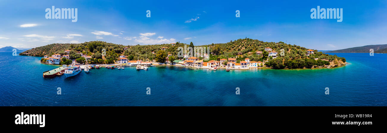 La Grecia, Pelion, Pagasetic Gulf, suono di Trikeri, Regione Volos, Isola Pangias, veduta aerea della baia di Paleo Trikeri Foto Stock
