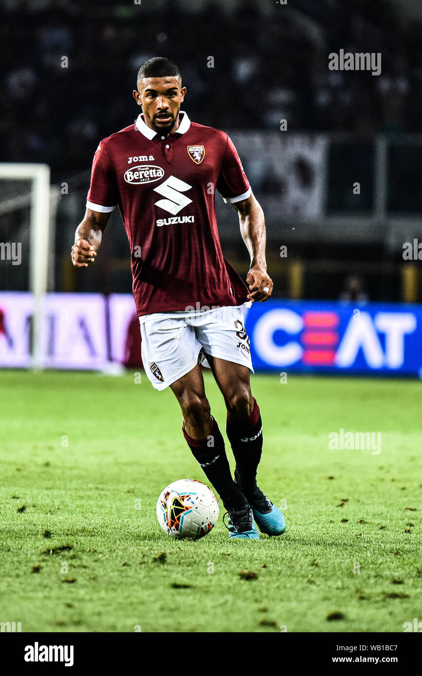 Torino, Italia. Il 22 agosto, 2019. Bremer di Torino FC in azione durante la UEFA Europa League playoff round partita di calcio tra Torino FC e Wolverhampton Wanderers FC.Wolverhampton Wanderers FC ha vinto 2-3 presso lo Stadio Olimpico Grande Torino in Italia Torino, 22 agosto 2019 (foto di Alberto Gandolfo/Pacific Stampa) Credito: Pacific Press Agency/Alamy Live News Foto Stock