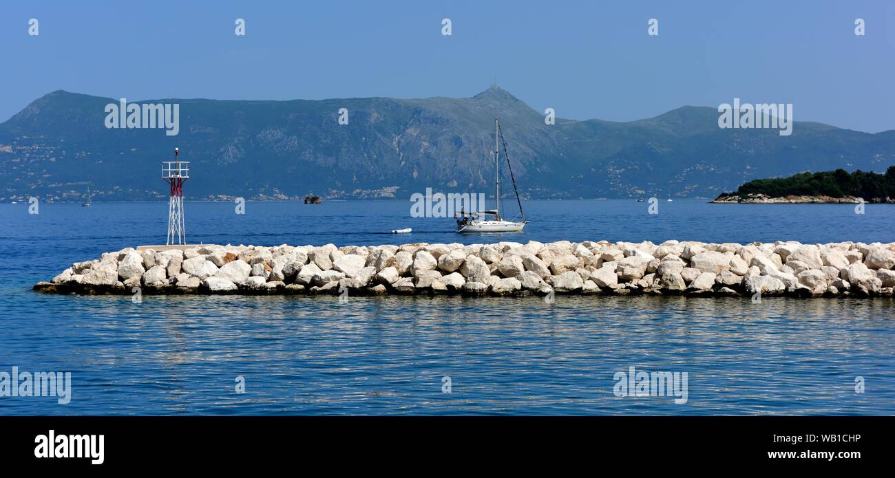 Stone Mare barriera,Corfu Old Port,Corfu,Kerkira,Corfu, Grecia Foto Stock