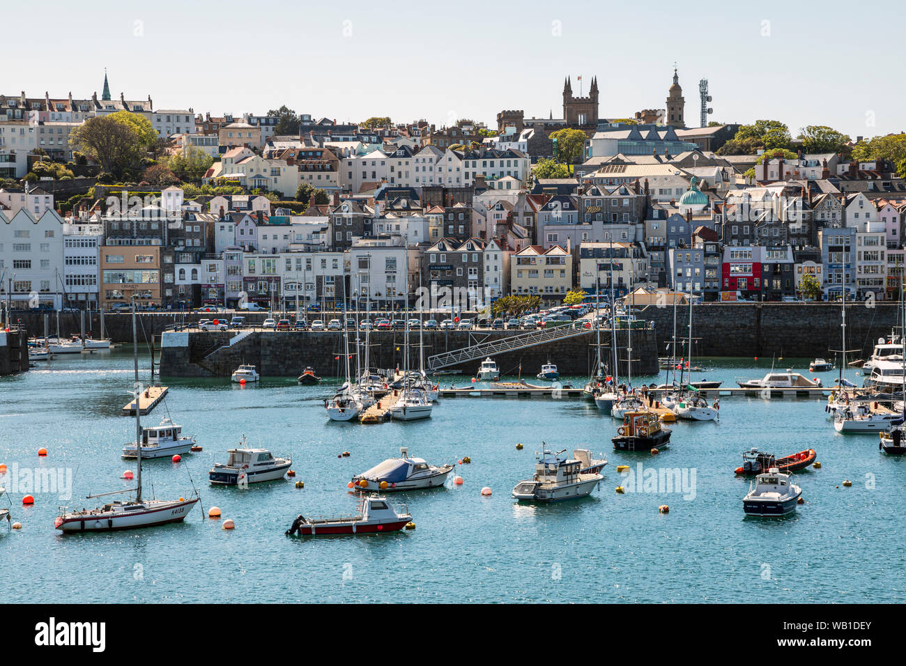 Vista dal traghetto che arrivano a St Peter Port Guernsey Foto Stock