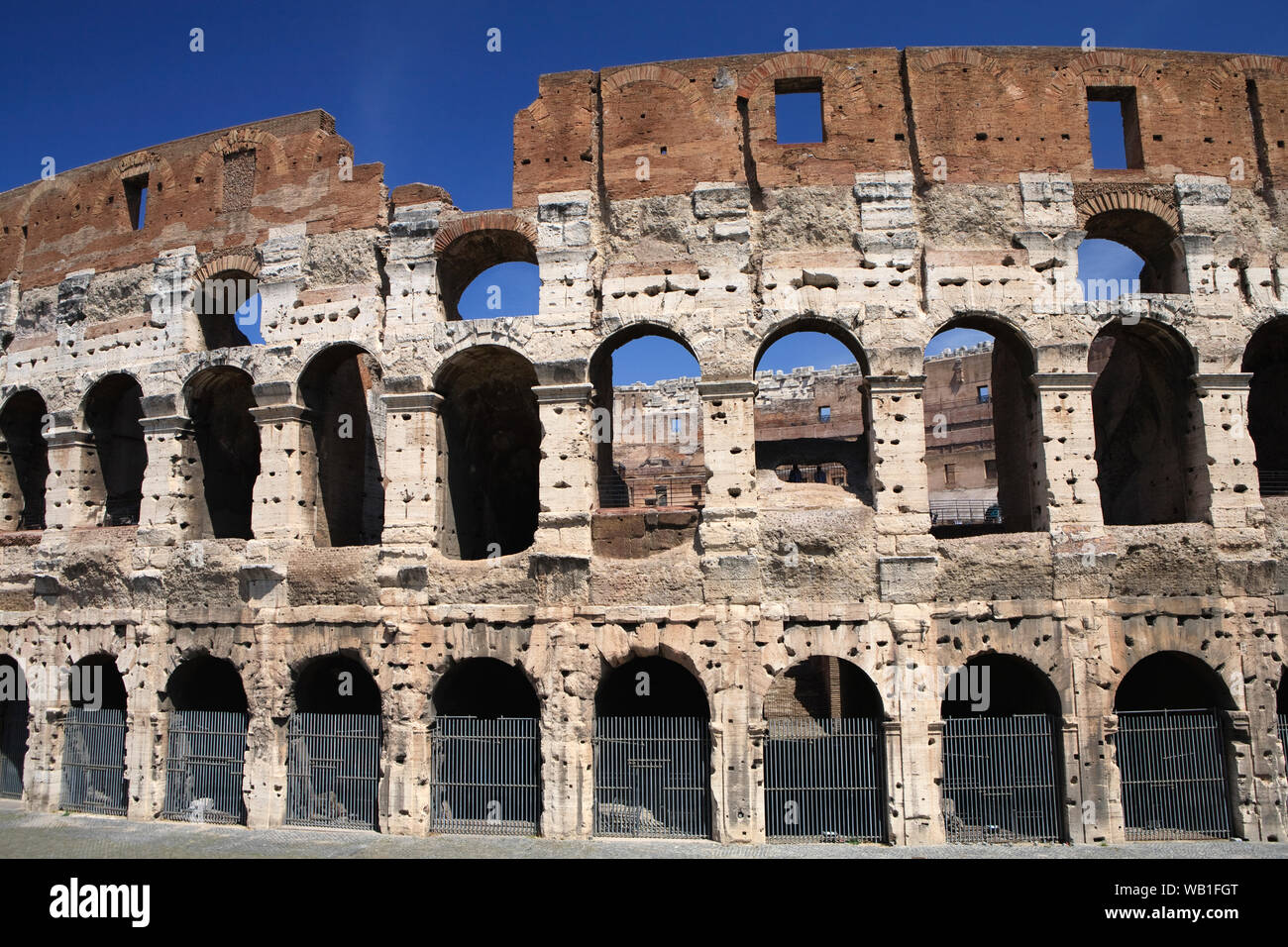 Il magnifico Colosseo, antico anfiteatro romano. Foto Stock