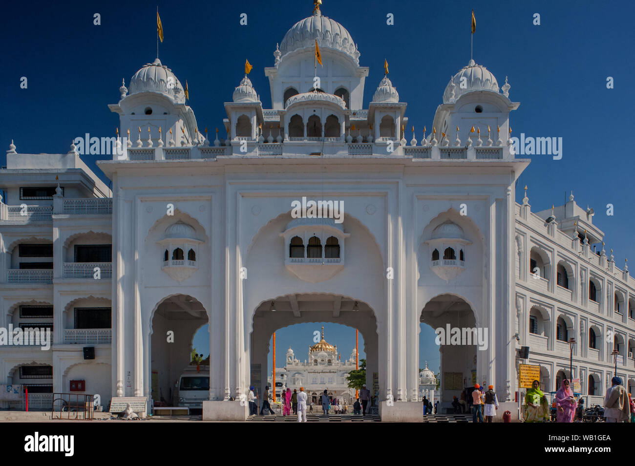 21-Dec-2010-ingresso e gateway principale di Sachkhand gurudwarasaheb gurudwara sahib, nanded, Maharashtra, India, Asia Foto Stock