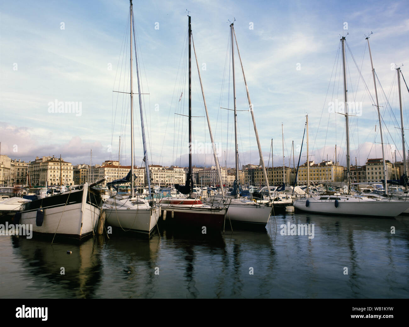 Porto di Marsiglia con barche a vela Foto Stock