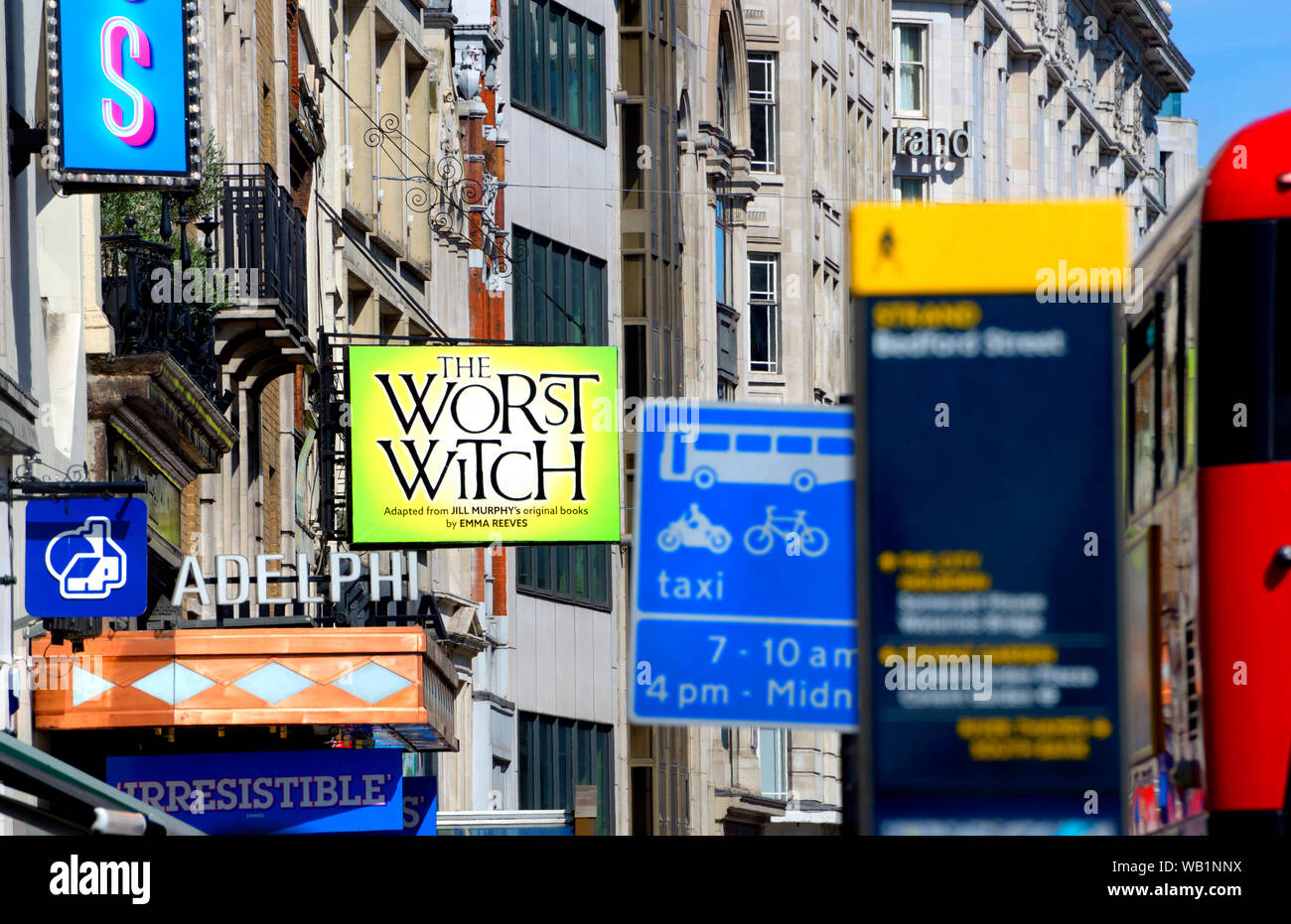Londra, Inghilterra, Regno Unito. I teatri e i segnali stradali nel filamento Foto Stock