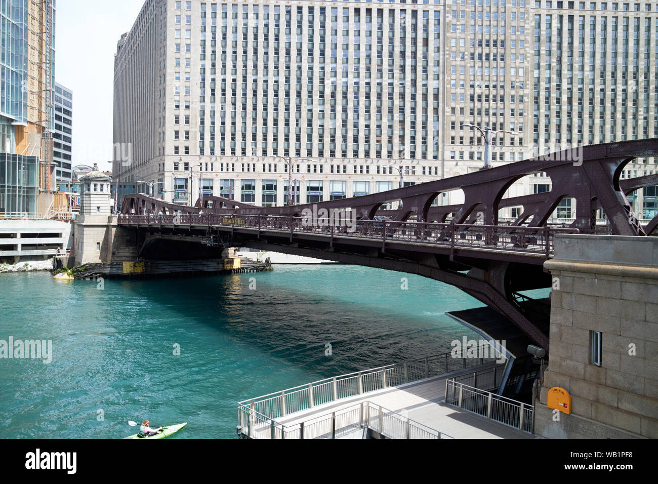 Franklin Street a bilico ponte sul fiume di Chicago Chicago in Illinois negli Stati Uniti d'America Foto Stock