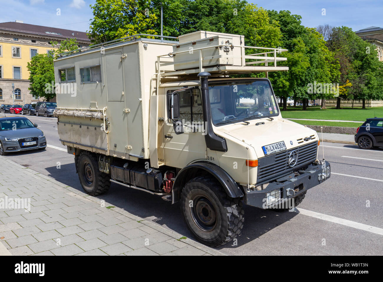 Una Mercedes-Benz' Unimog Off-Road veicolo parcheggiato a Monaco di Baviera, Germania. Foto Stock