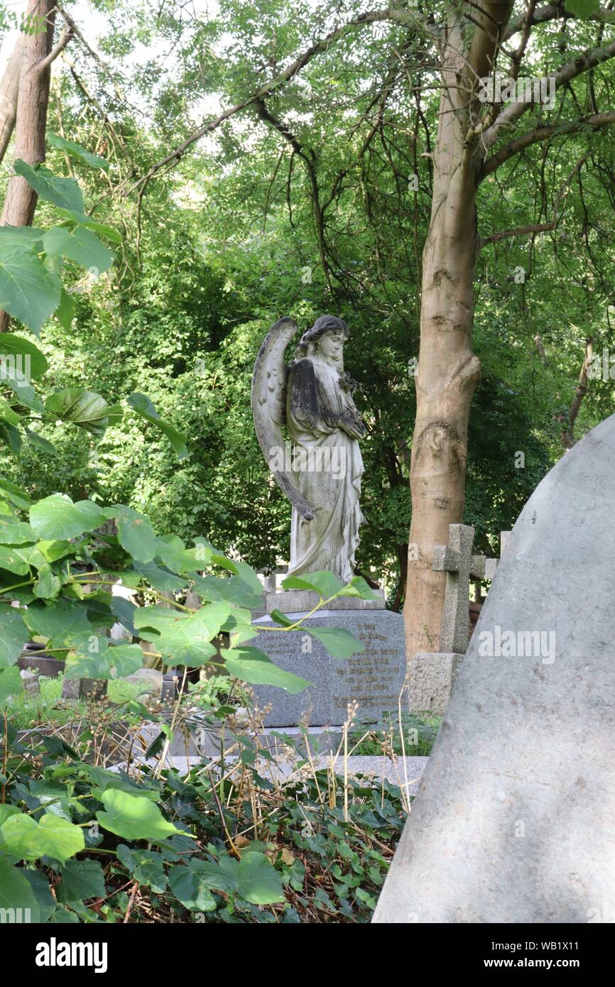 Statua nel cimitero di Highgate, Londra Foto Stock