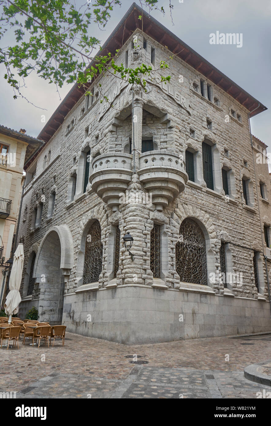 Tipica architettura gotica in un giorno nuvoloso Soller Maiorca Spagna Foto Stock