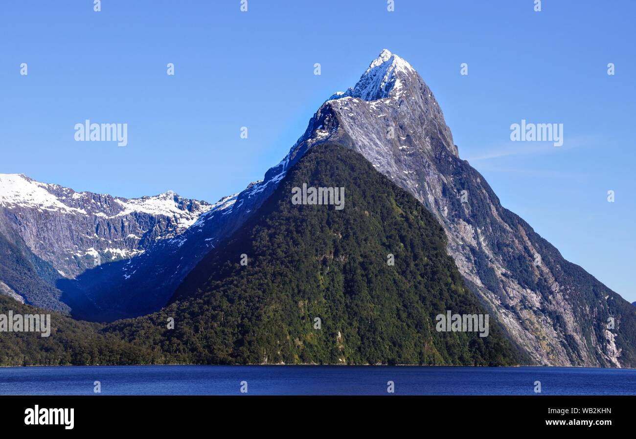 Vista iconica di uno dei tanti spettacolari montagne in questa regione in primavera Foto Stock