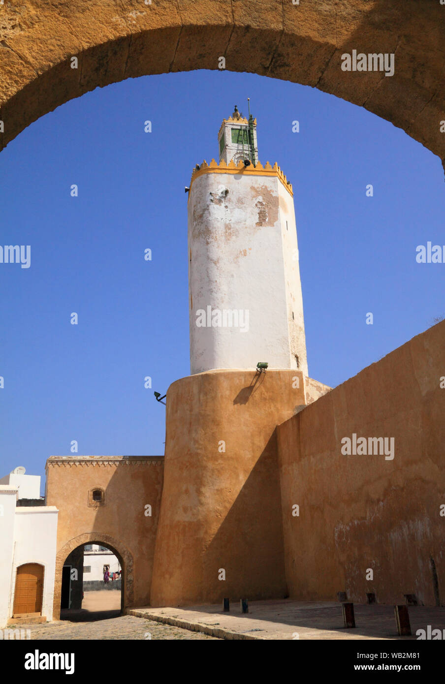Insolito antico minareto della moschea, raddoppiando come un faro. El-Jadida, Marocco Foto Stock