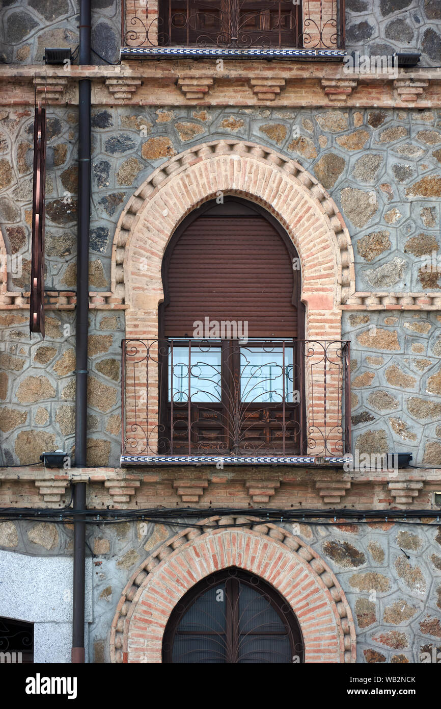 TOLEDO, Spagna - 24 Aprile 2018: il vetro e i dettagli della costruzione di un hotel in Toledo. Foto Stock