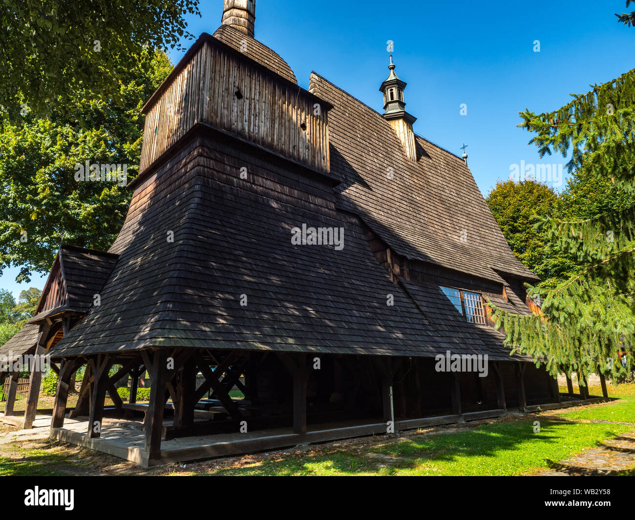 Sękowa, Polonia - 22 AGO 2018: Santi Filippo e Giacomo Chiesa, Sękowa. Parte dell'UNESCO chiese di legno del sud della Piccola Polonia. Bassa Beskids. Foto Stock