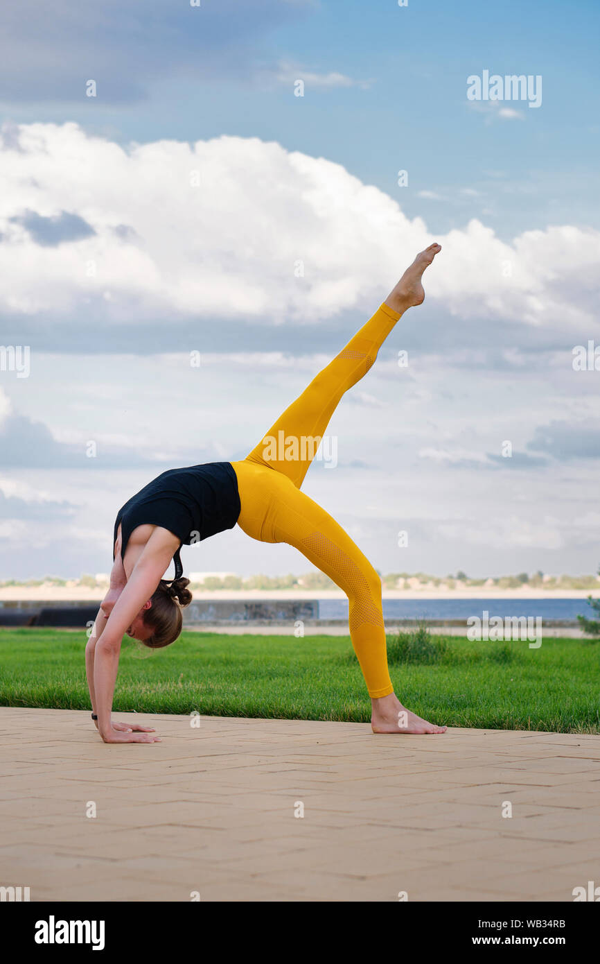 Yoga Challenge Immagini E Fotos Stock Alamy