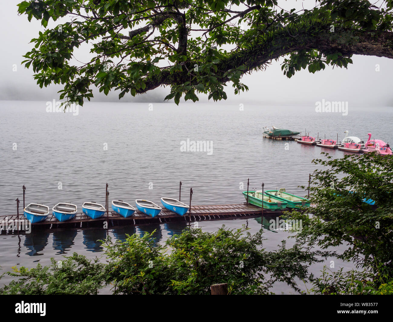 Barche sul lago di Haruna, Gunma, Giappone. Foto Stock