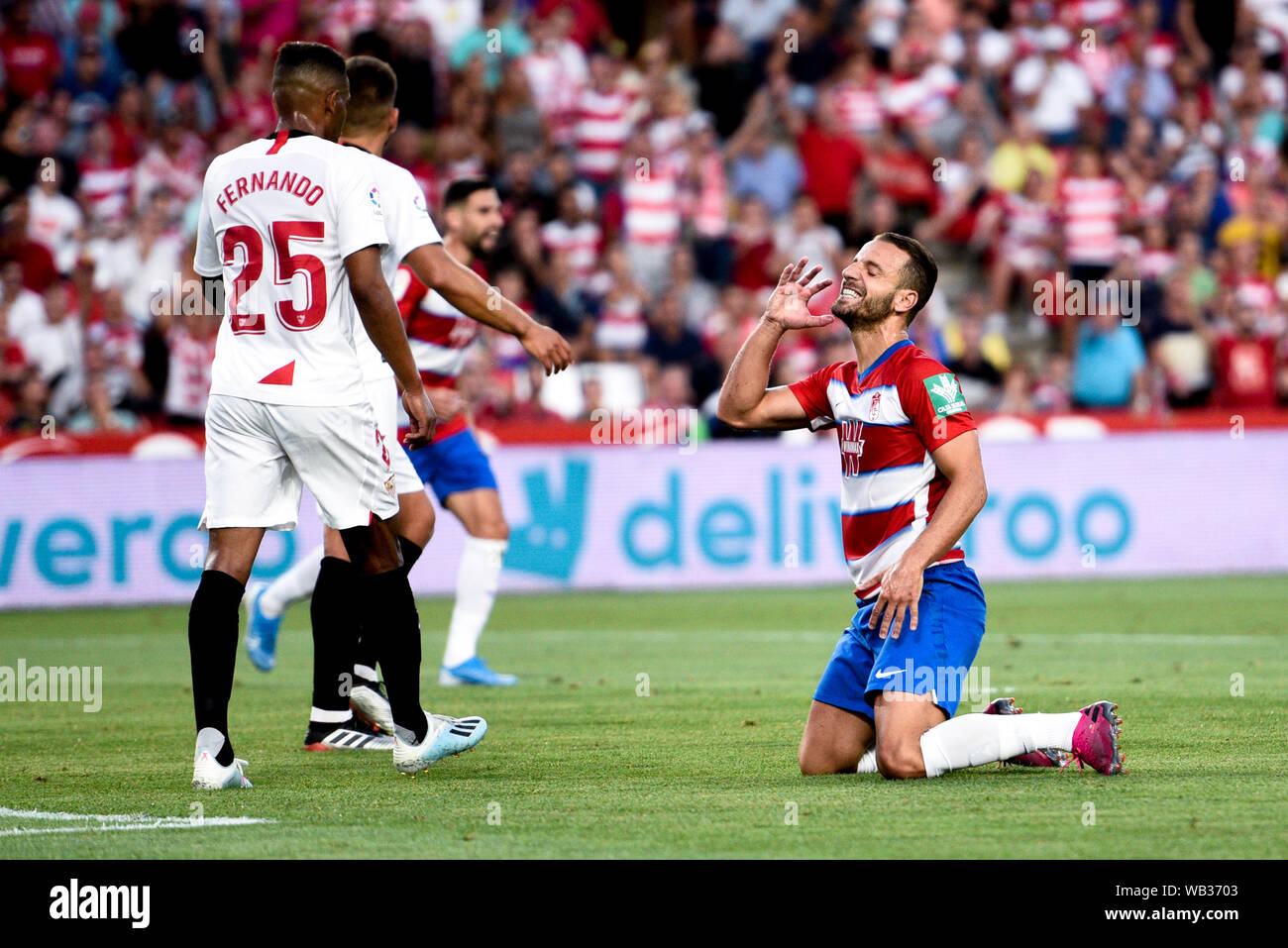 Granada CF player Roberto Soldado reagisce durante la Liga Santander corrispondono tra Granada CF e Sevilla FC. (Punteggio finale: Granada CF 0:1 Sevilla FC) Foto Stock