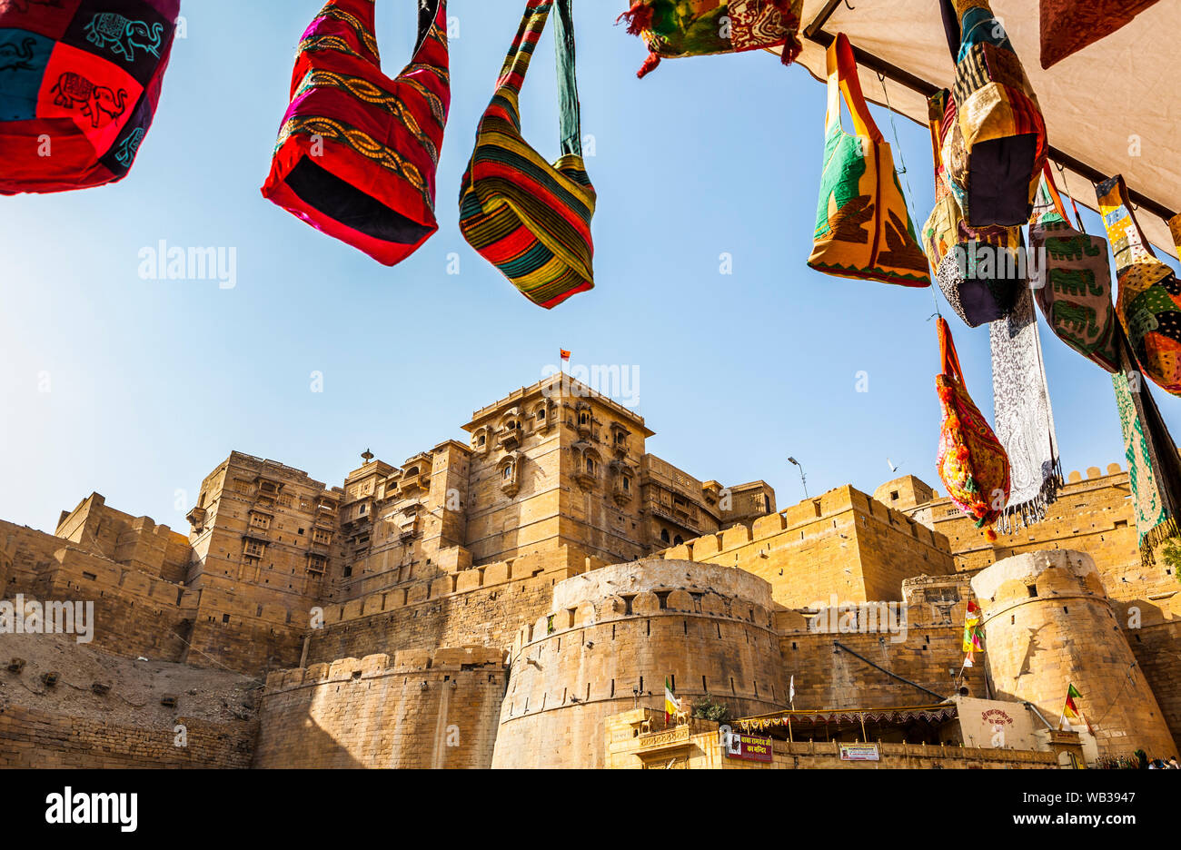 Fuori l'ingresso a Jaisalmer Fort, Rajasthan, India. Foto Stock