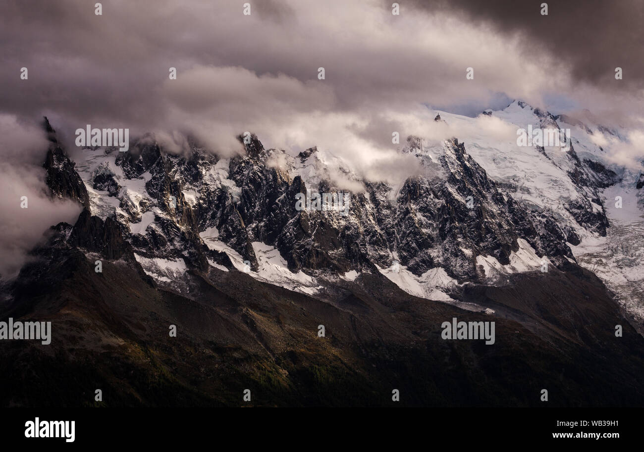 Massiccio del Monte Bianco e la Aiguille du Midi, Le Alpi Francesi, da Lac Blanc Foto Stock