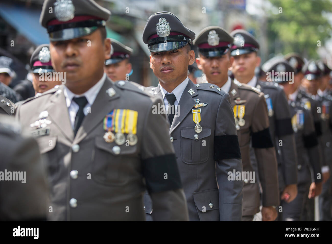 BANGKOK, Tailandia - 26 ottobre 2017: forza di polizia che fissano la cremazione del Re Rama IX a Bangkok, in Thailandia il 26 ottobre 2017. Foto Stock