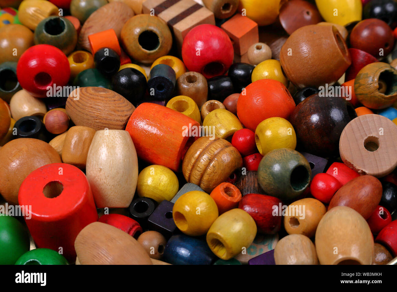 Perle, molti colori, molte forme e una varietà di dimensioni Foto Stock