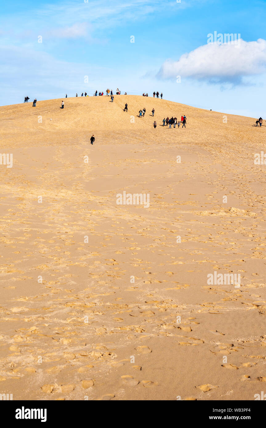 La Dune du Pilat di Arcachon in Francia, le dune di sabbia più alte in Europa: parapendio, coltivazione di ostriche, deserto e la spiaggia. Foto Stock