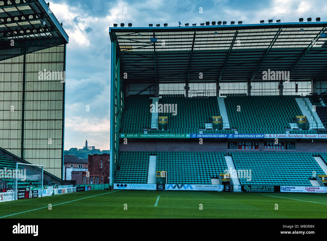 East Road guardando verso Calton Hill - Home di Hibernian FC Edinburgh Foto Stock