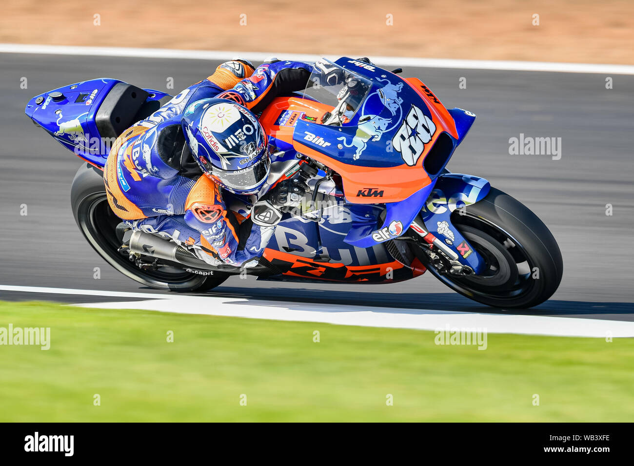 TOWCESTER, Regno Unito. 24 Ago, 2019. Miguel Oliveira (POR) della Red Bull KTM Tech 3 durante la sessione di prove libere 3 di GoPro British Grand Prix sul circuito di Silverstone il Sabato, 24 agosto 2019 a Towcester, Inghilterra. Credito: Taka G Wu/Alamy Live News Foto Stock