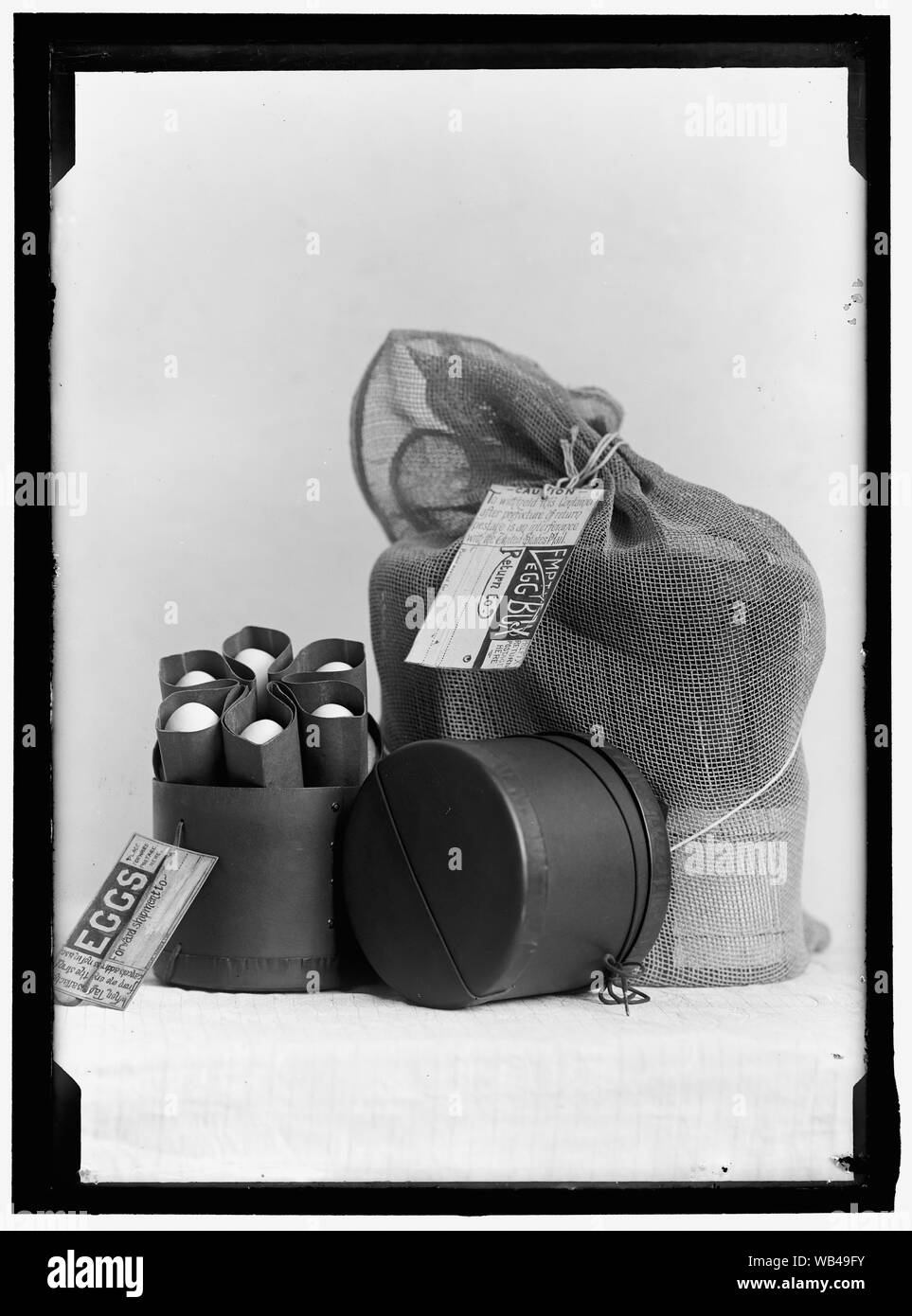 Imballaggio delle uova/astratta medio: 1, negativo : vetro ; 5 x 7 in. o più piccolo Foto Stock