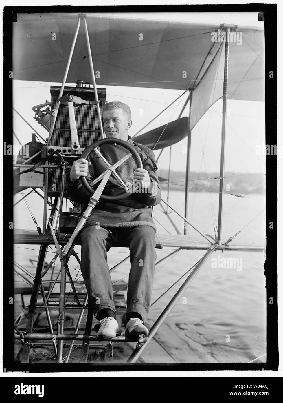 ELLYSON, Theodore G. LIEUT. U.S.N. Test idrovolante sul Potomac Abstract/medio: 1, negativo : vetro ; 5 x 7 in. o più piccolo Foto Stock