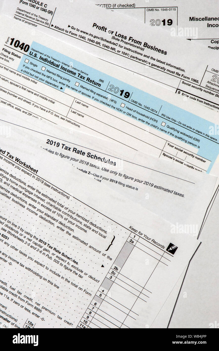 2019 Noi moduli fiscali giaceva su un desktop in West Des Moines, Iowa. Foto Stock