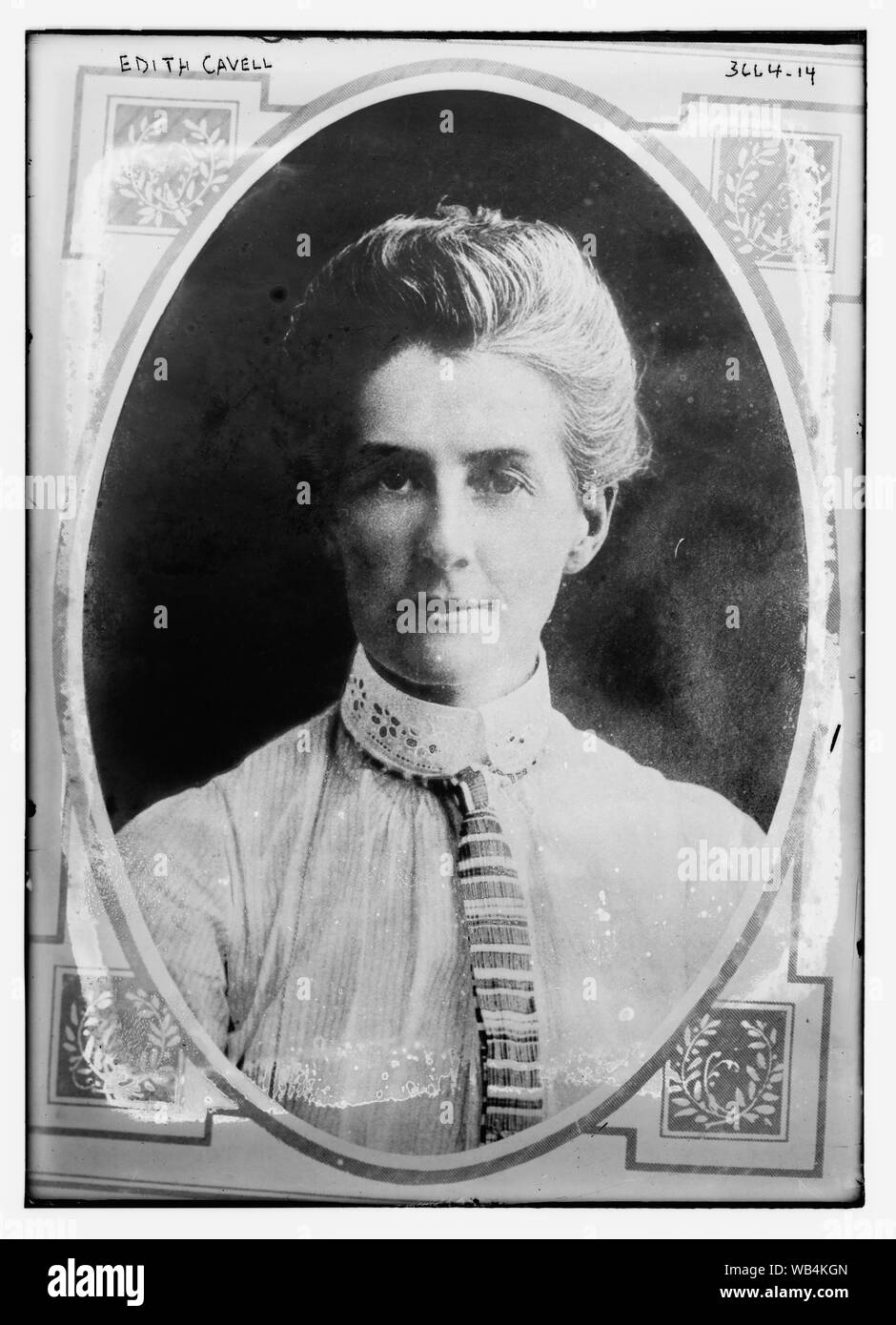 Edith Cavell Abstract/medio: 1, negativo : vetro ; 5 x 7 in. o inferiore. Foto Stock