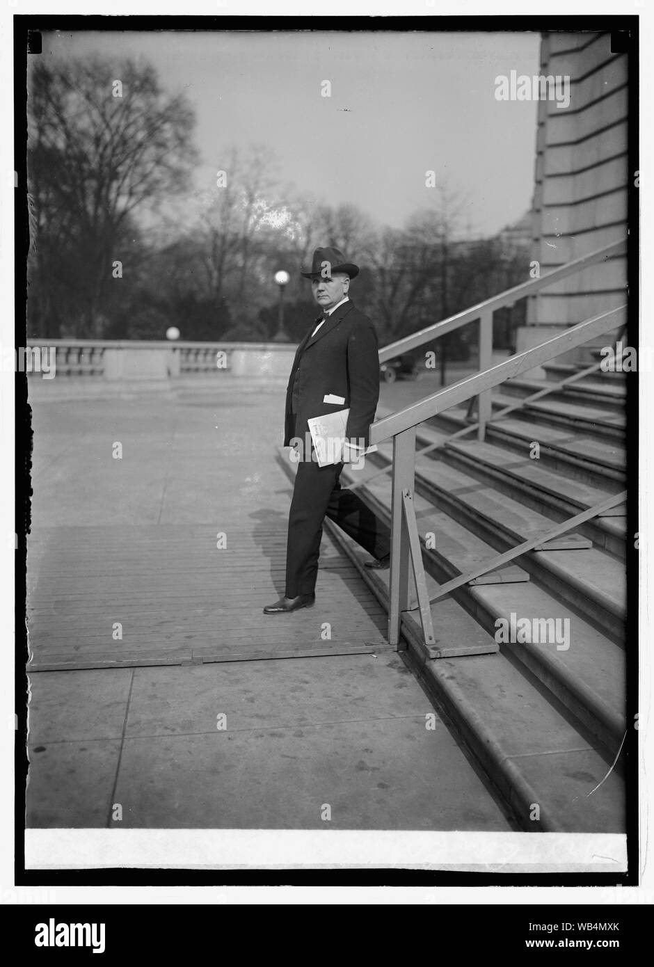 Edw. L. Davis di Tennessee, [3/1/24] Abstract/medio: 1, negativo : vetro ; 5 x 7 in. o più piccolo Foto Stock