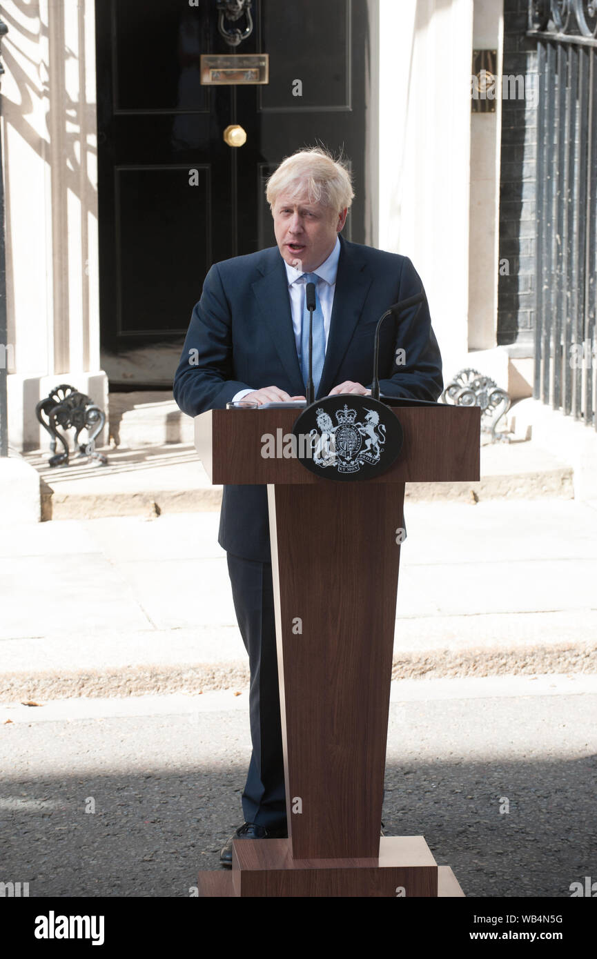 Boris Johnson arriva al numero 10 di Downing Street e rende il suo primo discorso come il nuovo Primo Ministro con il suo padre e il partner Carrie Symonds in partecipazione con: Boris Johnson dove: Londra, Regno Unito quando: 24 lug 2019 Credit: WENN.com Foto Stock