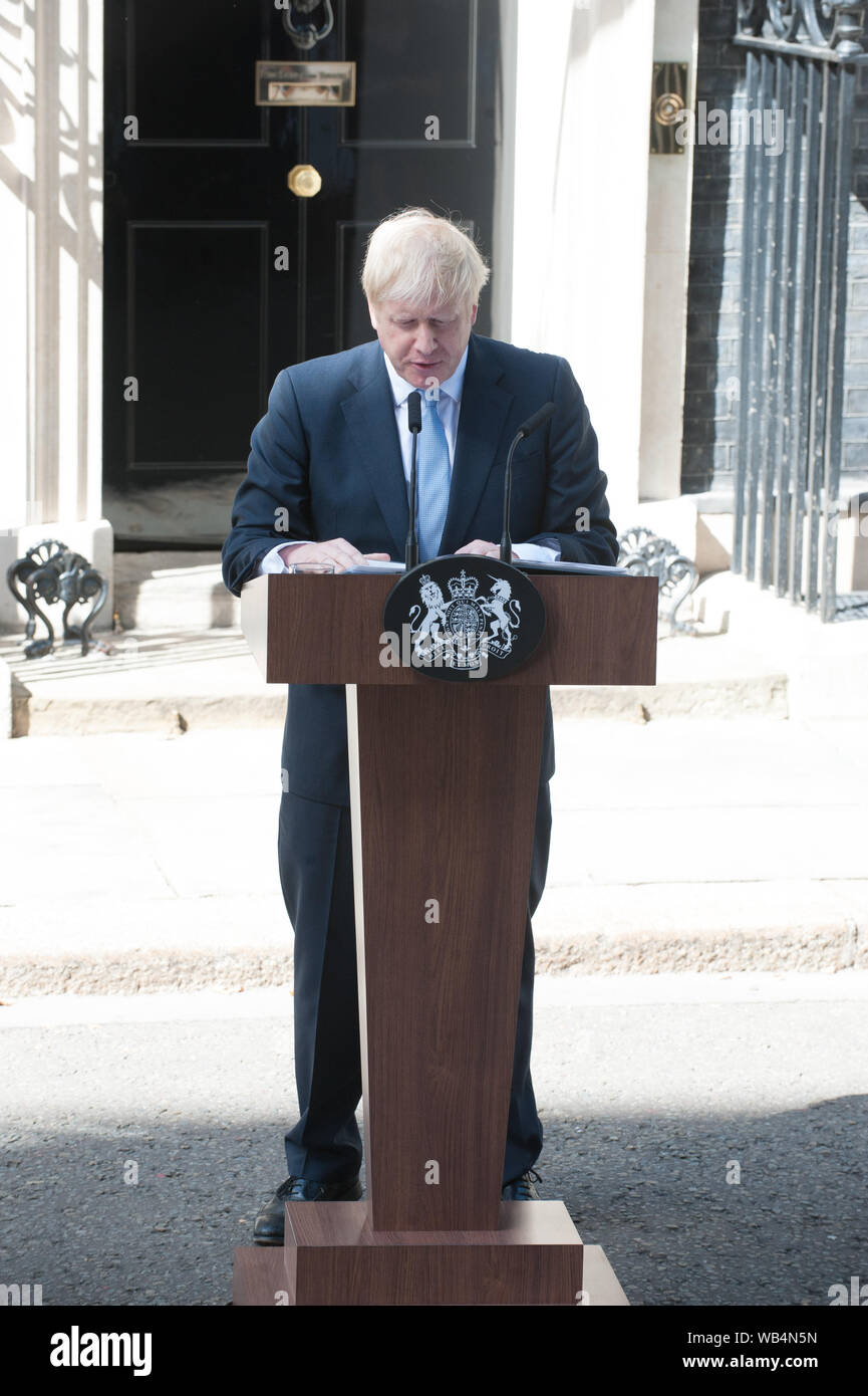 Boris Johnson arriva al numero 10 di Downing Street e rende il suo primo discorso come il nuovo Primo Ministro con il suo padre e il partner Carrie Symonds in partecipazione con: Boris Johnson dove: Londra, Regno Unito quando: 24 lug 2019 Credit: WENN.com Foto Stock
