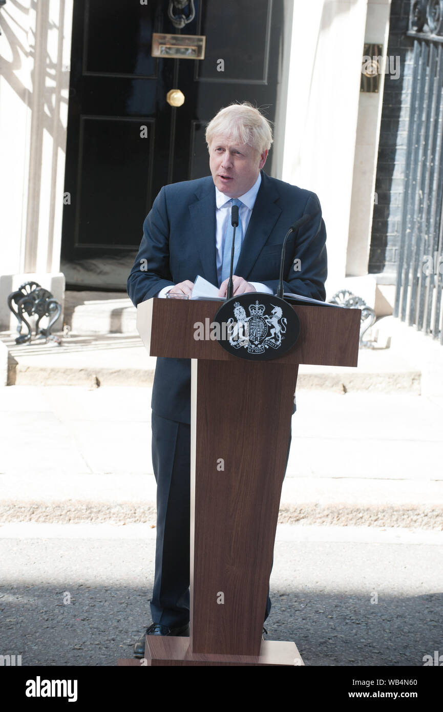Boris Johnson arriva al numero 10 di Downing Street e rende il suo primo discorso come il nuovo Primo Ministro con il suo padre e il partner Carrie Symonds in partecipazione con: Boris Johnson dove: Londra, Regno Unito quando: 24 lug 2019 Credit: WENN.com Foto Stock