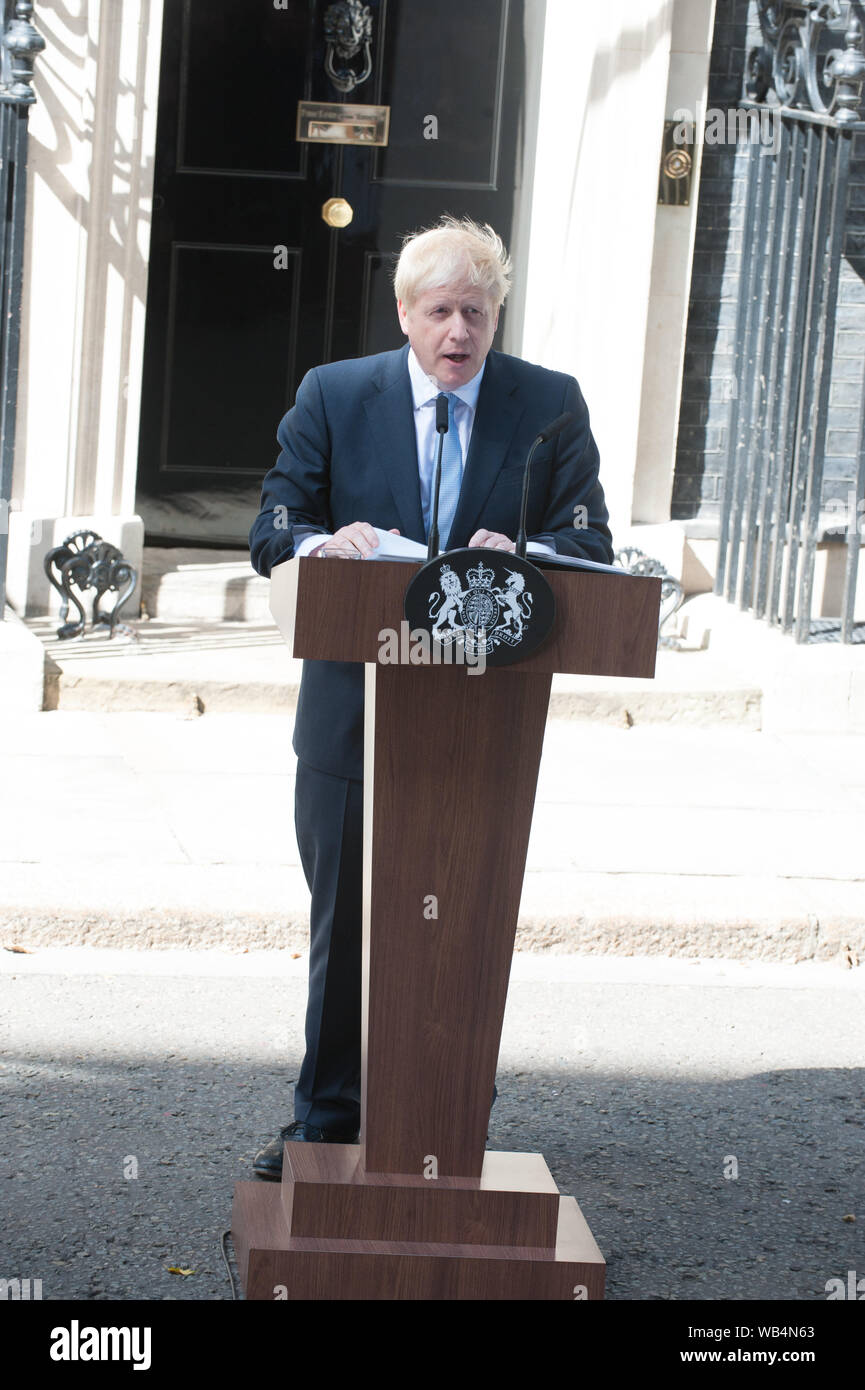 Boris Johnson arriva al numero 10 di Downing Street e rende il suo primo discorso come il nuovo Primo Ministro con il suo padre e il partner Carrie Symonds in partecipazione con: Boris Johnson dove: Londra, Regno Unito quando: 24 lug 2019 Credit: WENN.com Foto Stock