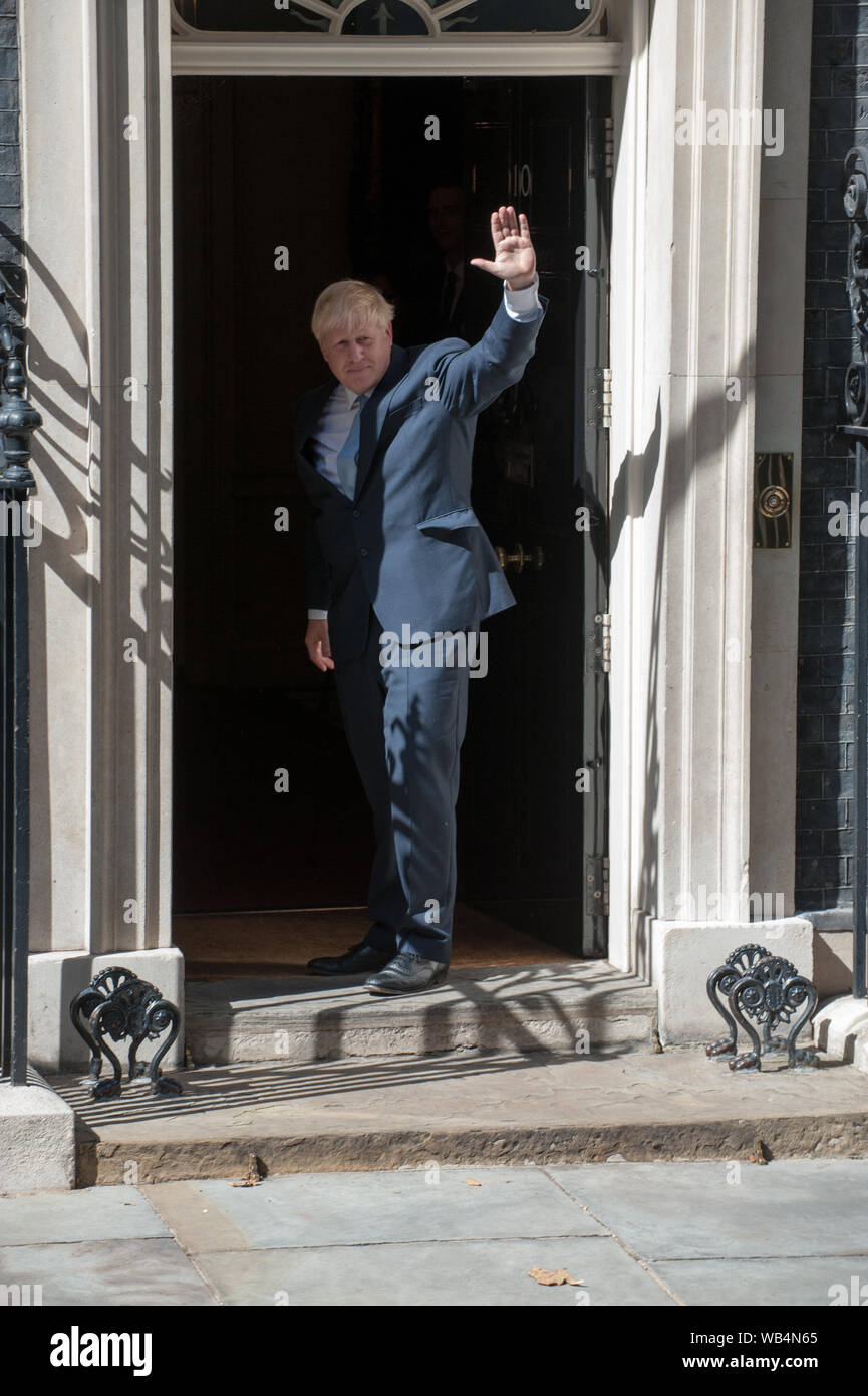 Boris Johnson arriva al numero 10 di Downing Street e rende il suo primo discorso come il nuovo Primo Ministro con il suo padre e il partner Carrie Symonds in partecipazione con: Boris Johnson dove: Londra, Regno Unito quando: 24 lug 2019 Credit: WENN.com Foto Stock