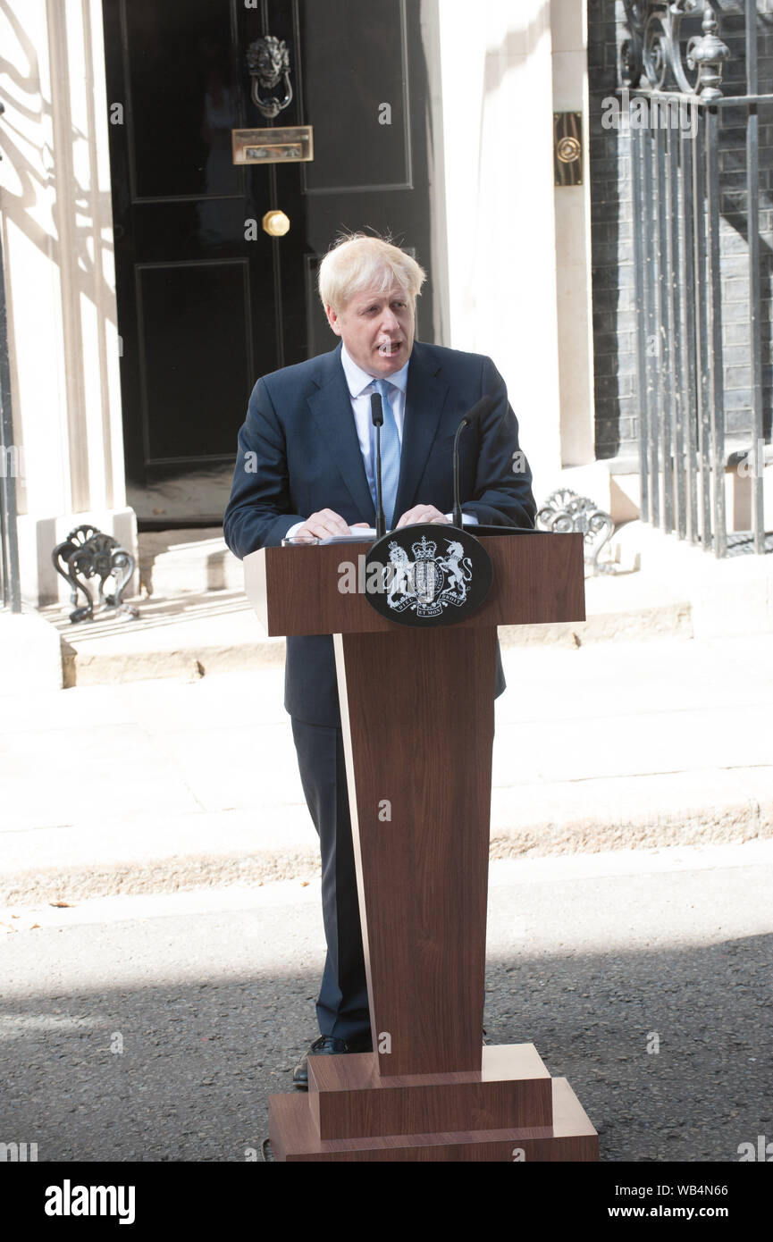 Boris Johnson arriva al numero 10 di Downing Street e rende il suo primo discorso come il nuovo Primo Ministro con il suo padre e il partner Carrie Symonds in partecipazione con: Boris Johnson dove: Londra, Regno Unito quando: 24 lug 2019 Credit: WENN.com Foto Stock
