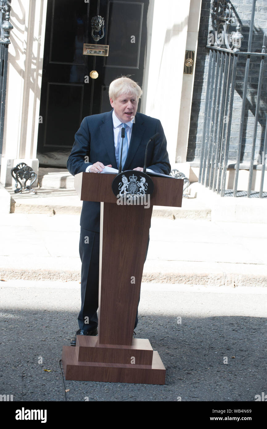 Boris Johnson arriva al numero 10 di Downing Street e rende il suo primo discorso come il nuovo Primo Ministro con il suo padre e il partner Carrie Symonds in partecipazione con: Boris Johnson dove: Londra, Regno Unito quando: 24 lug 2019 Credit: WENN.com Foto Stock
