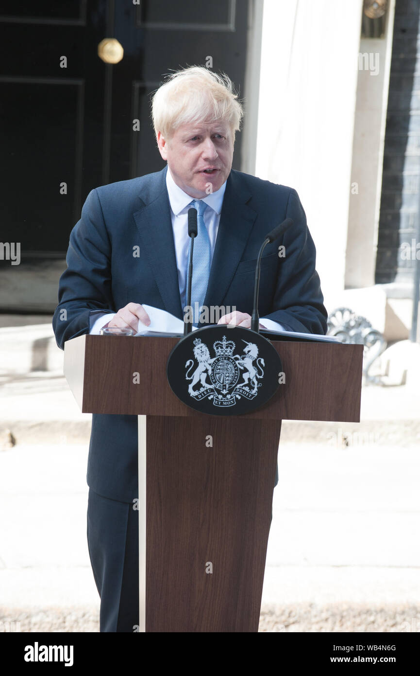 Boris Johnson arriva al numero 10 di Downing Street e rende il suo primo discorso come il nuovo Primo Ministro con il suo padre e il partner Carrie Symonds in partecipazione con: Boris Johnson dove: Londra, Regno Unito quando: 24 lug 2019 Credit: WENN.com Foto Stock