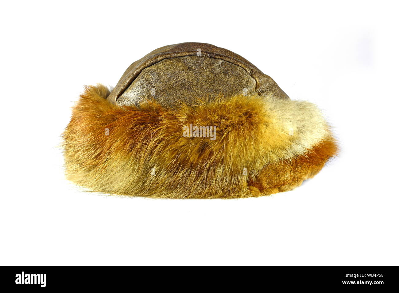 Cappello di pelliccia isolati su sfondo bianco. Foto Stock