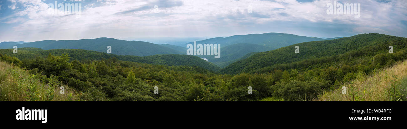 Vista panoramica delle montagne del parco nazionale di Shenandoah, Virginia, Stati Uniti d'America Foto Stock