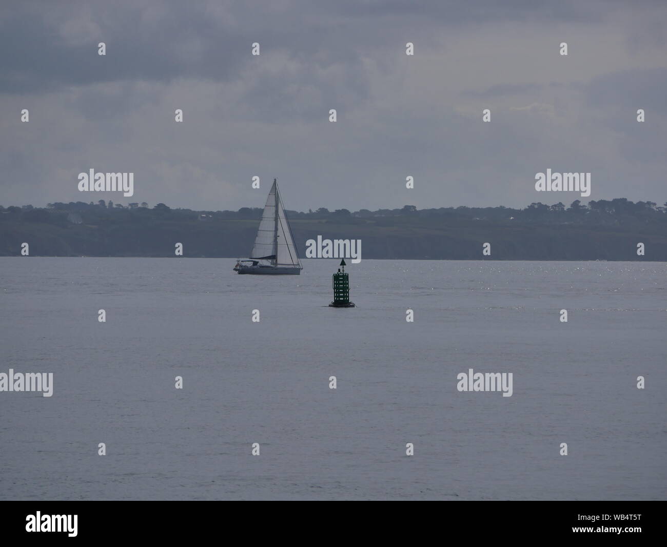 Foto Prezzi en mer depuis onu bateau entre l'île de ouessant et Le port du conquet . nous pouvons voir sur la première foto l'île de ouessant Foto Stock