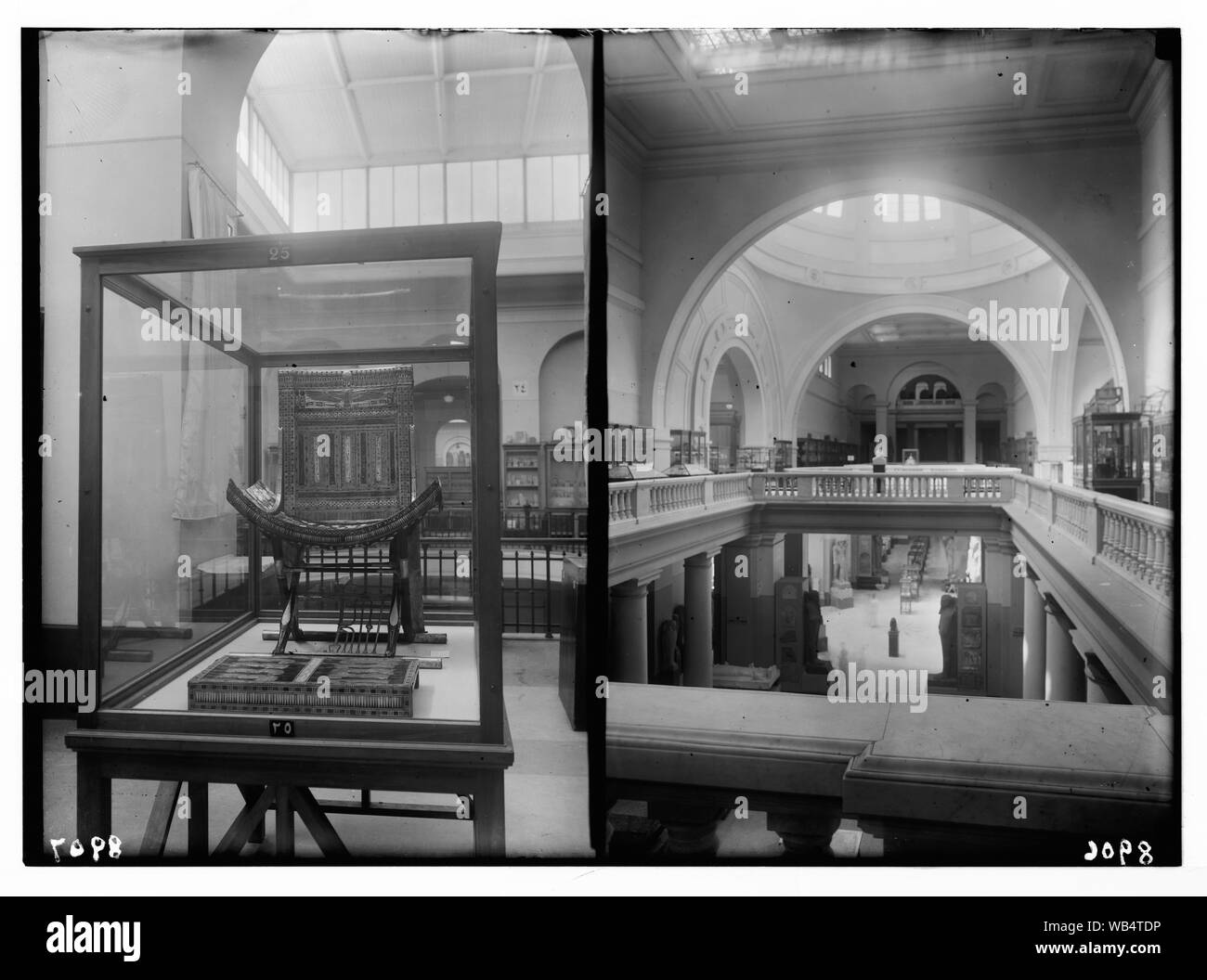 L'Egitto. Il Cairo. Il museo. Sedia in legno & poggiapiedi intarsiato con avorio ; piano superiore del museo Abstract/medio: G. Eric e Edith Matson Collezione fotografica Foto Stock