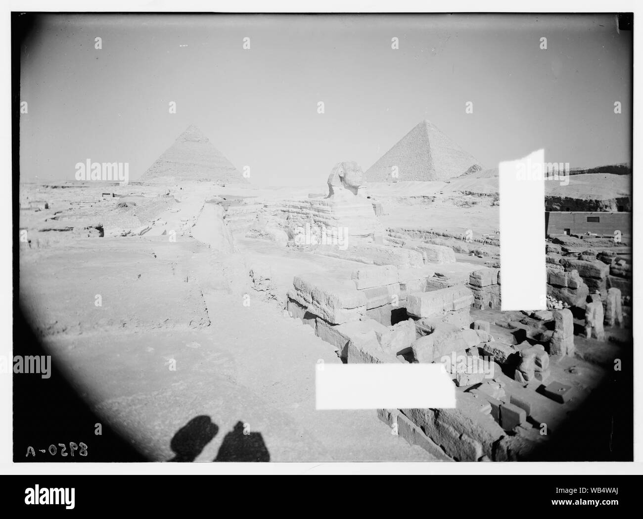 L'Egitto. La sfinge e piramidi. La Sfinge & courtyard & due piramidi Abstract/medio: G. Eric e Edith Matson Collezione fotografica Foto Stock