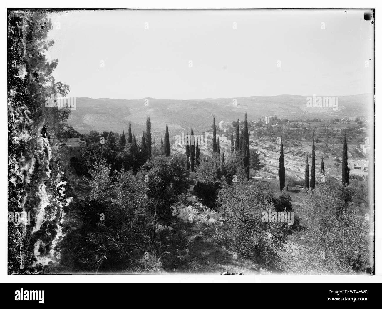 Ein Karem. Vista delle Suore di Sion Convento dal russo composto, valle di Sorek nella distanza Abstract/medio: G. Eric e Edith Matson Collezione fotografica Foto Stock