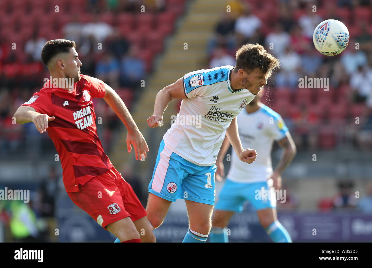 Londra, Regno Unito. 24 Ago, 2019. Crawley Town Giordania Tunnicliffe capi chiaro durante il Cielo lega Bet una corrispondenza tra il Leyton Orient e Crawley Town a Brisbane Road a Londra. Credito: teleobiettivo con immagini/Alamy Live News Foto Stock